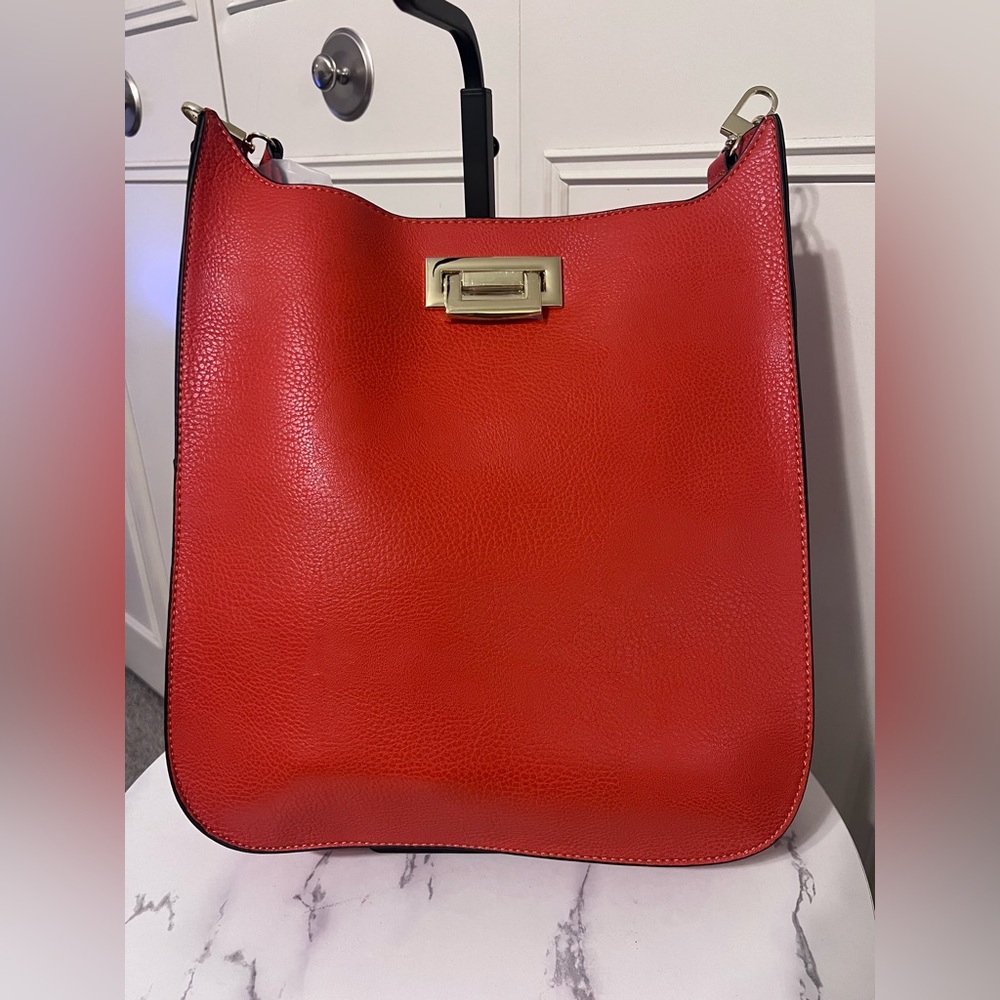 ⚡️⚡️⚡️Sale!🎁Neiman Marcus Crossbody Bag with Gold Accent